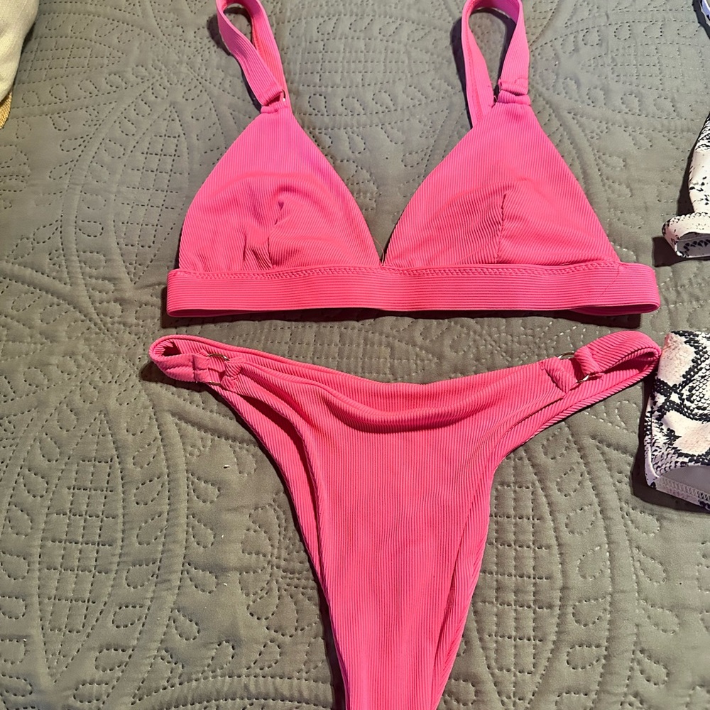 Swim suits - Picture 3 of 3